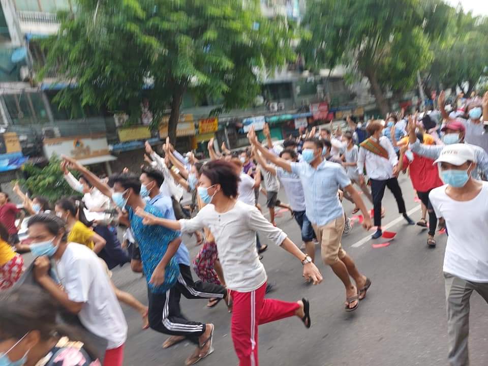 heungburma's tweet photo. Yangon, June 3

Hundreds of young peoples across Yangon gathered in Yangon downtown this morning to protest against military coup and to show support for peoples who're suffering from war in ethic area.
One person was arrested during protest.
#June3Coup
#WhatsHappeningInMyanmar https://t.co/5oHR1nC0Rj