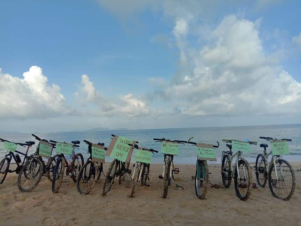 leocharm02's tweet photo. "Bicycle Strike " at a beach against the military dictatorship by the youths in Longlone Tsp  on "World Bicycle Day". 

#June3Coup #WhatsHappeningInMyanmar #LessTalkMoreActionsASEAN https://t.co/MLiTKNbQGK