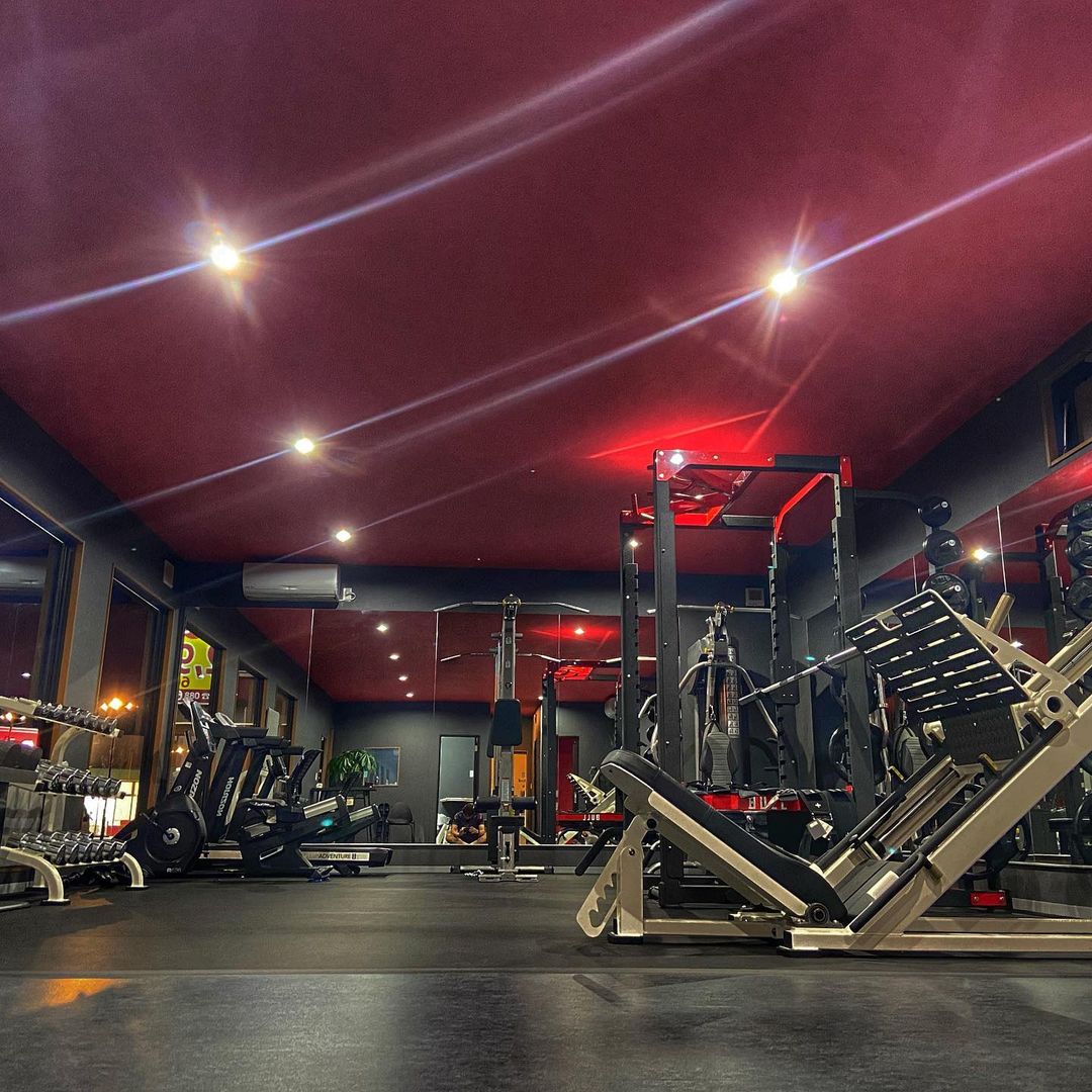 BULL_ZAOBA's tweet photo. 本日もBULLの導入先のご紹介です!
「MICRO GYM NARUTO」様です。
非日常的空間を実現する為に「#BULLBOX」を利用し内装の隅々までこだわったコンパクトジムとなっております。
詳しくはHPをCheck!
https://t.co/WQywAb4ZTY https://t.co/WomCymqvFg