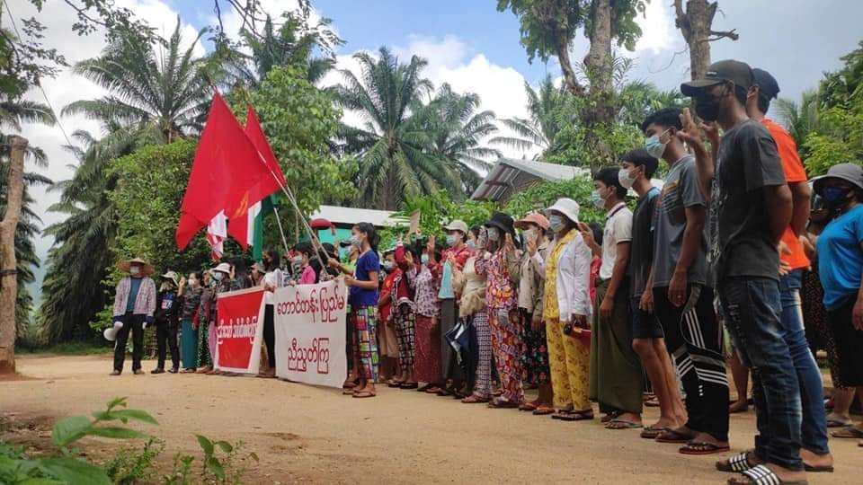 leocharm02's tweet photo. People in Nyin Maw village, Longlon Tsp staged a protest to oppose against the military dictatorship. 

#LessTalkMoreActionsASEAN
#June3Coup
#WhatsHappeningInMyanmar https://t.co/5L76Z0cElg