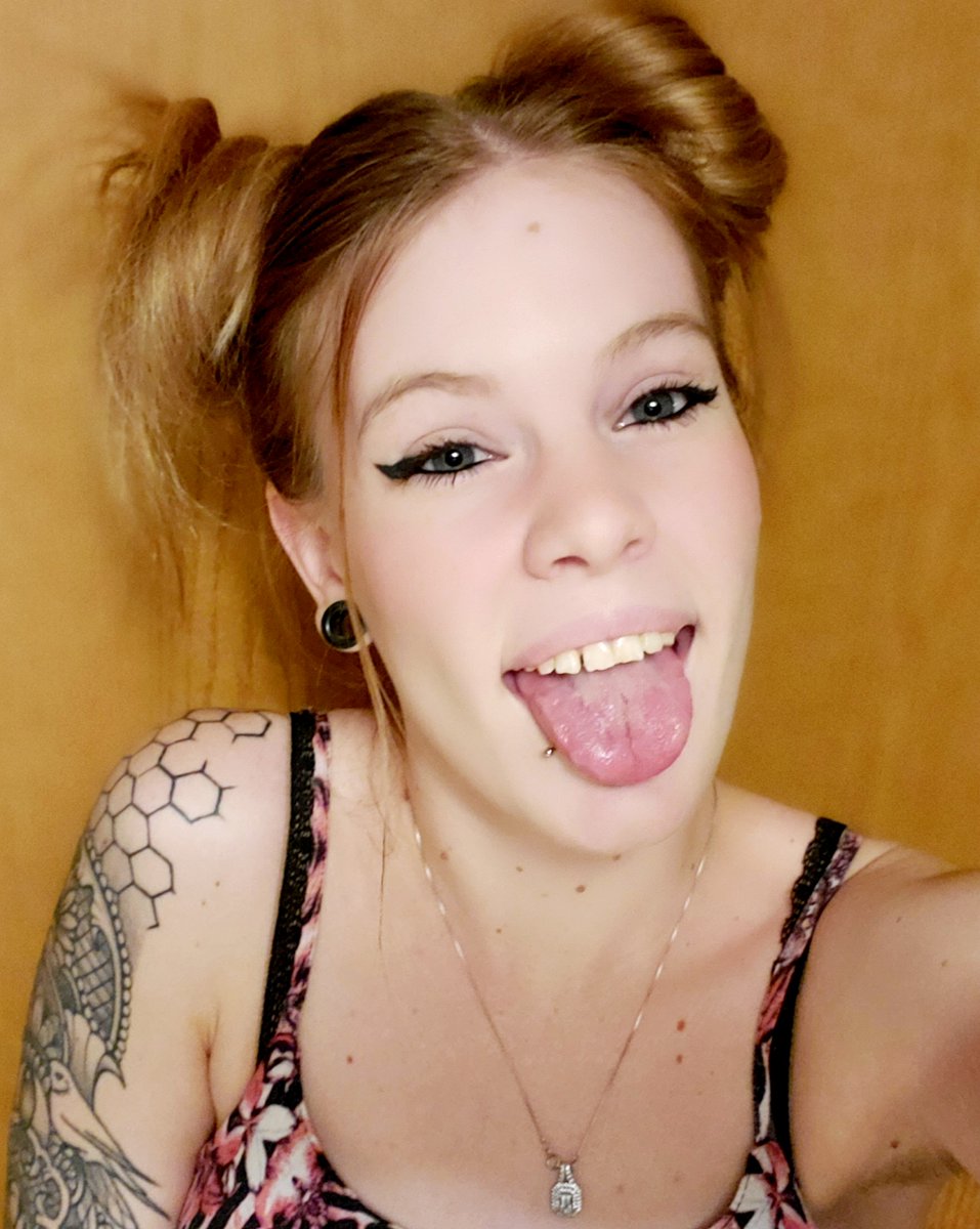 Feel good, look good, play good, right?? At least I'm hoping that is my moto tonight! 🤓🥳🤩 Working on unlocking the forgotten!!! Definitely one of the hardest in my opinion. What's the hardest thing YOU'VE done?? Stop by and let me know!! 😀🤪
LIVE NOWWW
twitch.tv/xartimisx