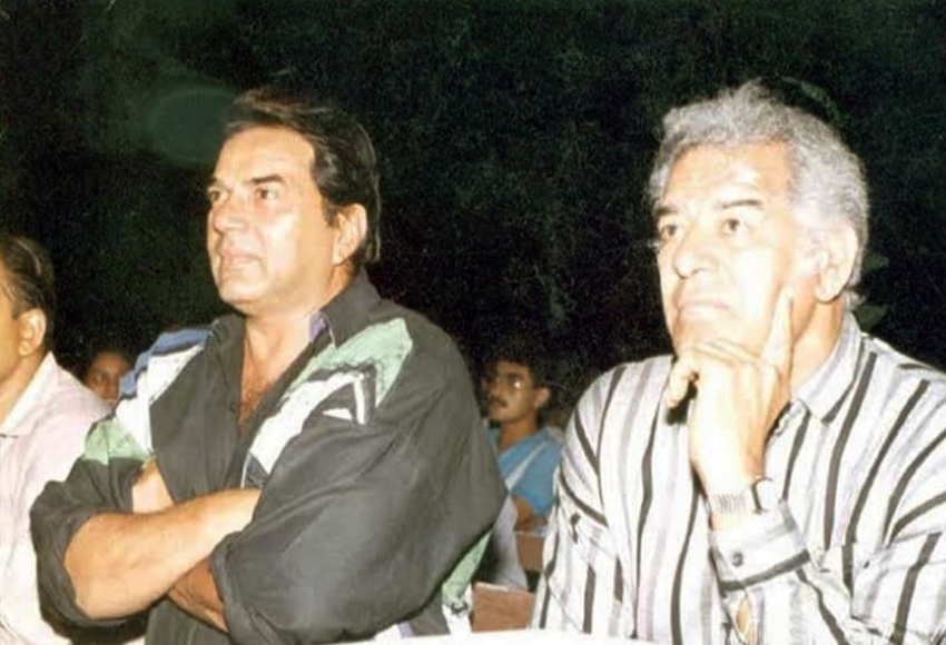 Rare photo of #Dharnendra and #DaraSingh at the event. @aapkadharam @iamsunnydeol @thedeol @RealVinduSingh #bollywoodflashback #legends