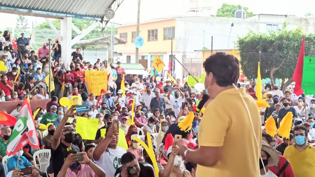 NIMorelos's tweet photo. En un ambiente de fiesta jiutepec cerró su campaña amarilla dentro de la coalision va por Morelos. Nos preparamos para el triunfo. Gracias gente bonita de #Jiutepec
Manolo Aguero Presidente
Baltazar Meraz Dip Local
Arnulfo Montes Cue Dip Federal
Amarillo es el color 🟡

#VotaPRD https://t.co/AUSf5o5cZQ