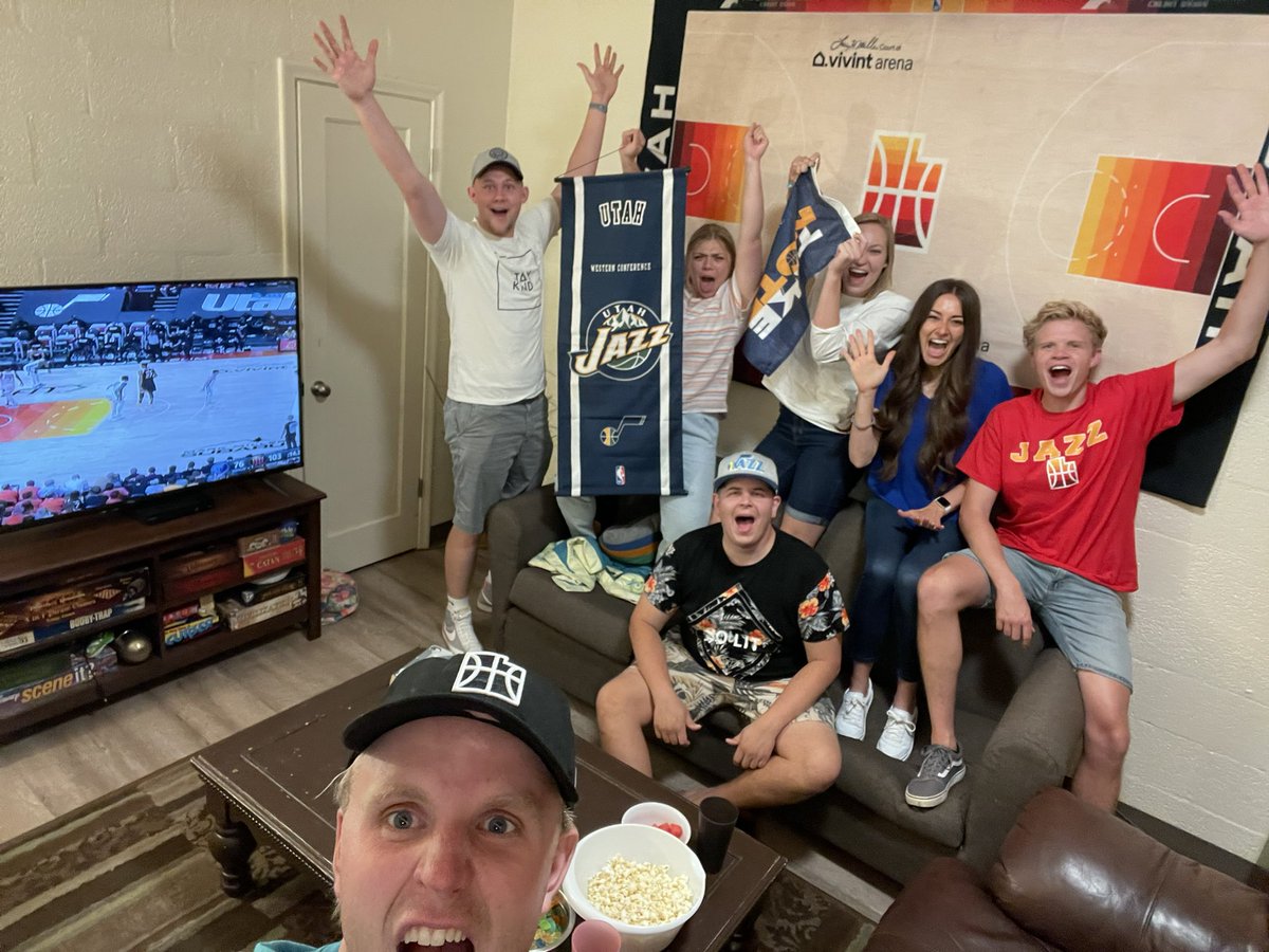 imnotlyon's tweet photo. 1...2...3.. go Jazz!!!!! #lesolsonit #utahjazz #watchparty https://t.co/CJ7d2e5p4J