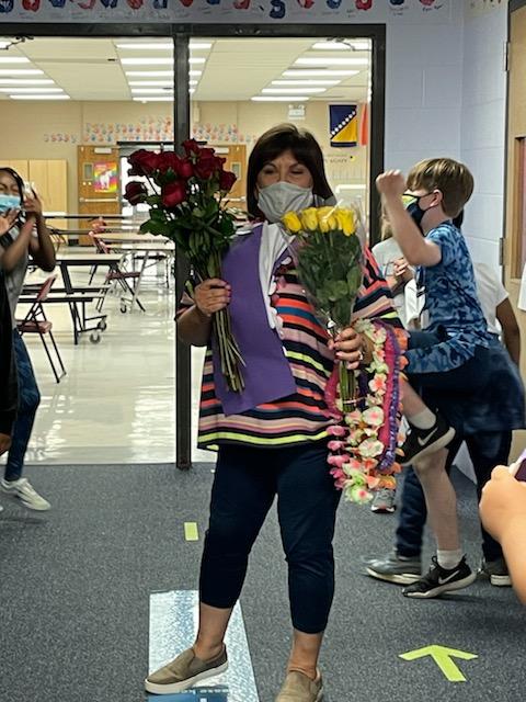 RossElementary's tweet photo. We showed Dr. LUNA how much we love her today with a school parade. Happy retirement from all the students and the staff. Thank you for loving ❤us!  #wewillmissyou. @RossElementary @ParkwaySchools https://t.co/ERdjkMkkCn