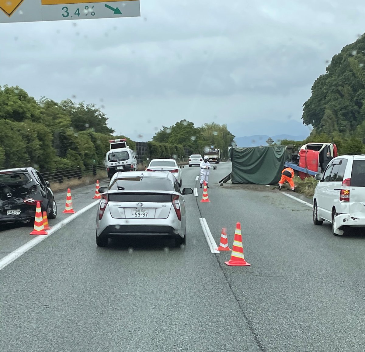 九州道上り 久留米インター手前で
多重事故で渋滞してます🥲