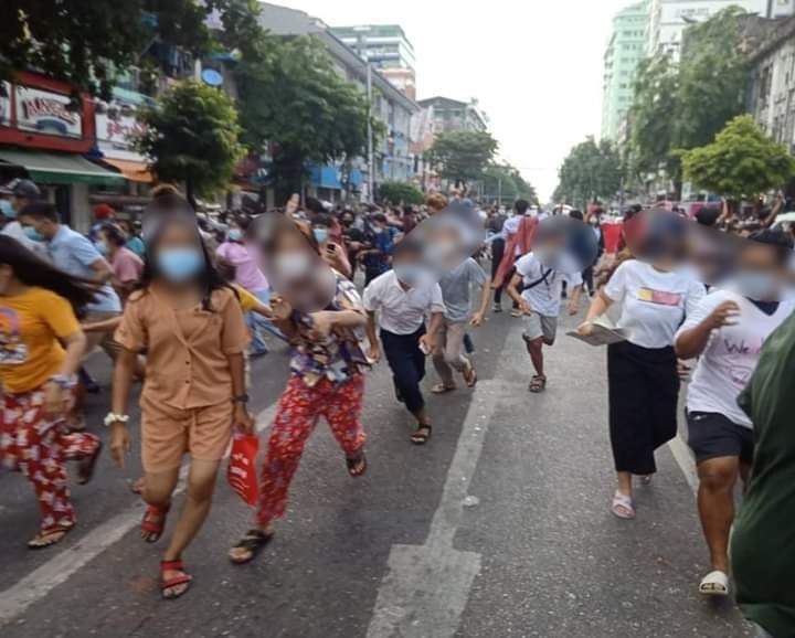 3 Jun, 2021 ( At Yangon )

At 8 Am this morning, a young man was beaten and arrested in a crackdown on the 'Mountains and the mainland They are united' strike in downtown Rangoon.

#WhatsHappeninglnMyanmar