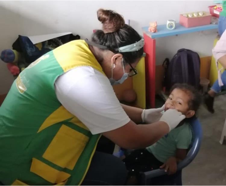 drecheverrialex's tweet photo. #Chucaple

Profesionales del Centro de Salud Tipo A Chucaple ejecutaron Brigada Médica en el CNH Amiguitos por siempre, donde se realizaron las siguientes actividades: 

✅ Atención Médica, Obstétrica y Odontológica
✅ Vacunación
✅ Entrega de medicamentos
✅ Peso, Talla. 👦🏻 https://t.co/y6zh7o0cvy