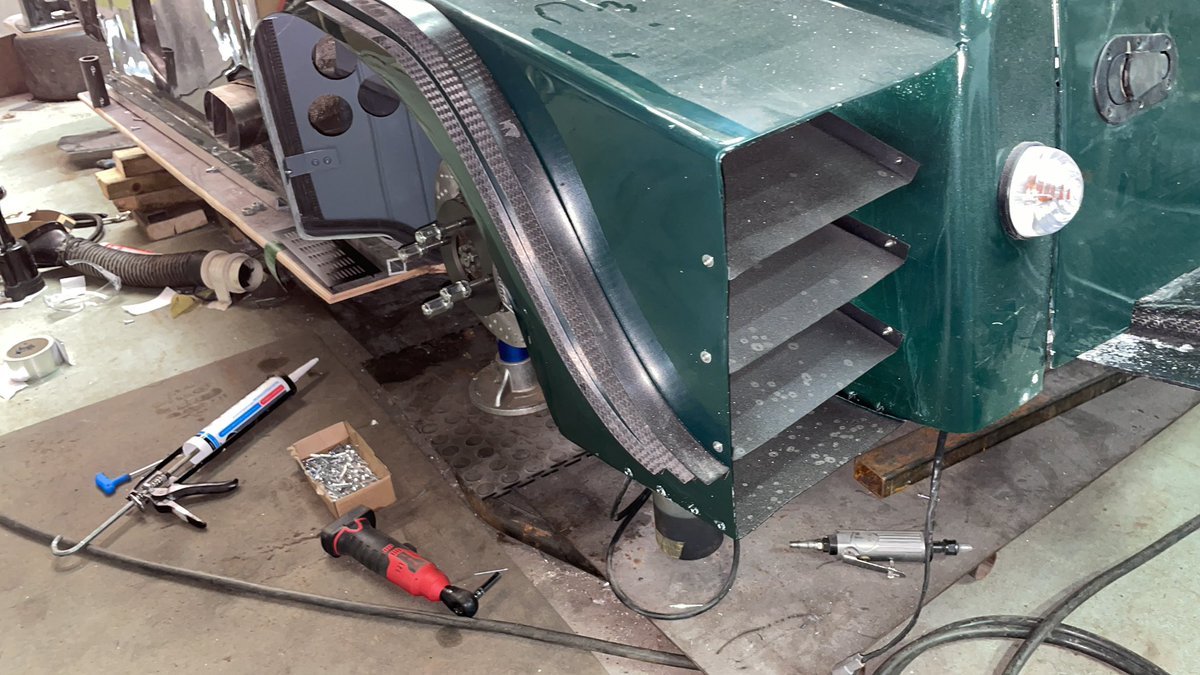 LJonesRacing's tweet photo. More pictures of the build  big thanks to James @comp_supplies for all his help  john @Demon_Tweeks  @recarousa @LJonesRacing @QuaifeEng @badobsessionmsp @Minispares @Brands_Hatch  testing soon https://t.co/KkC5i7YHaV