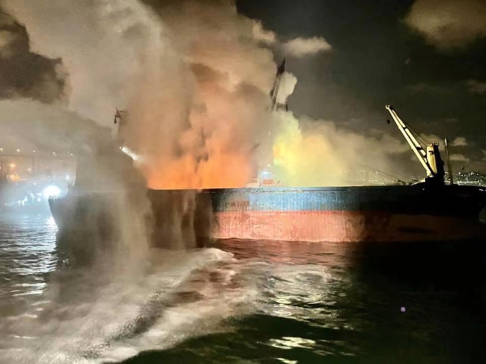 The fire on a cargo vessel in Hong Kong’s Victoria Harbour was put out at around 8:20am on Thursday. The vessel, carrying 2,000 tonnes of metallic waste, caught fire at 5pm the previous day, and filled the urban area with smoke. No injuries were reported from the incident. #HK https://t.co/rQ7VltPonj