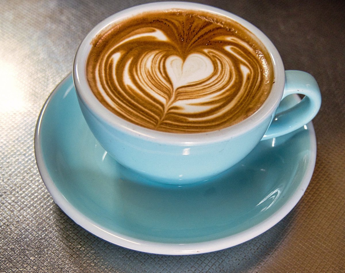 sendai_jyouhou's tweet photo. ラテアート練習

業務スーパーの白。
その前に @nob_caffe さんのゲシャを一杯。
味・香りの違いは歴然。
でも
どっちも美味しいヨ〜。(まぁ ゲシャは格別だけどネ)

#ラテアート #デロンギ #ec680 #timemorec2 #wpmhc7112 https://t.co/KUzbaxHhki