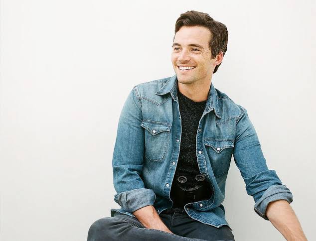 The name is Ian Harding. Not new to rp. I do #openfollow to gain more friends. Help this man by retweting the tweet. Have a great day guys.