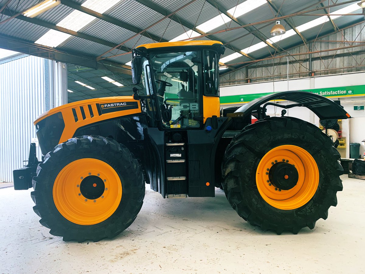 JCB fastrack 8330, 1600 hours $270,000 plus GST, call for more details 0458716700