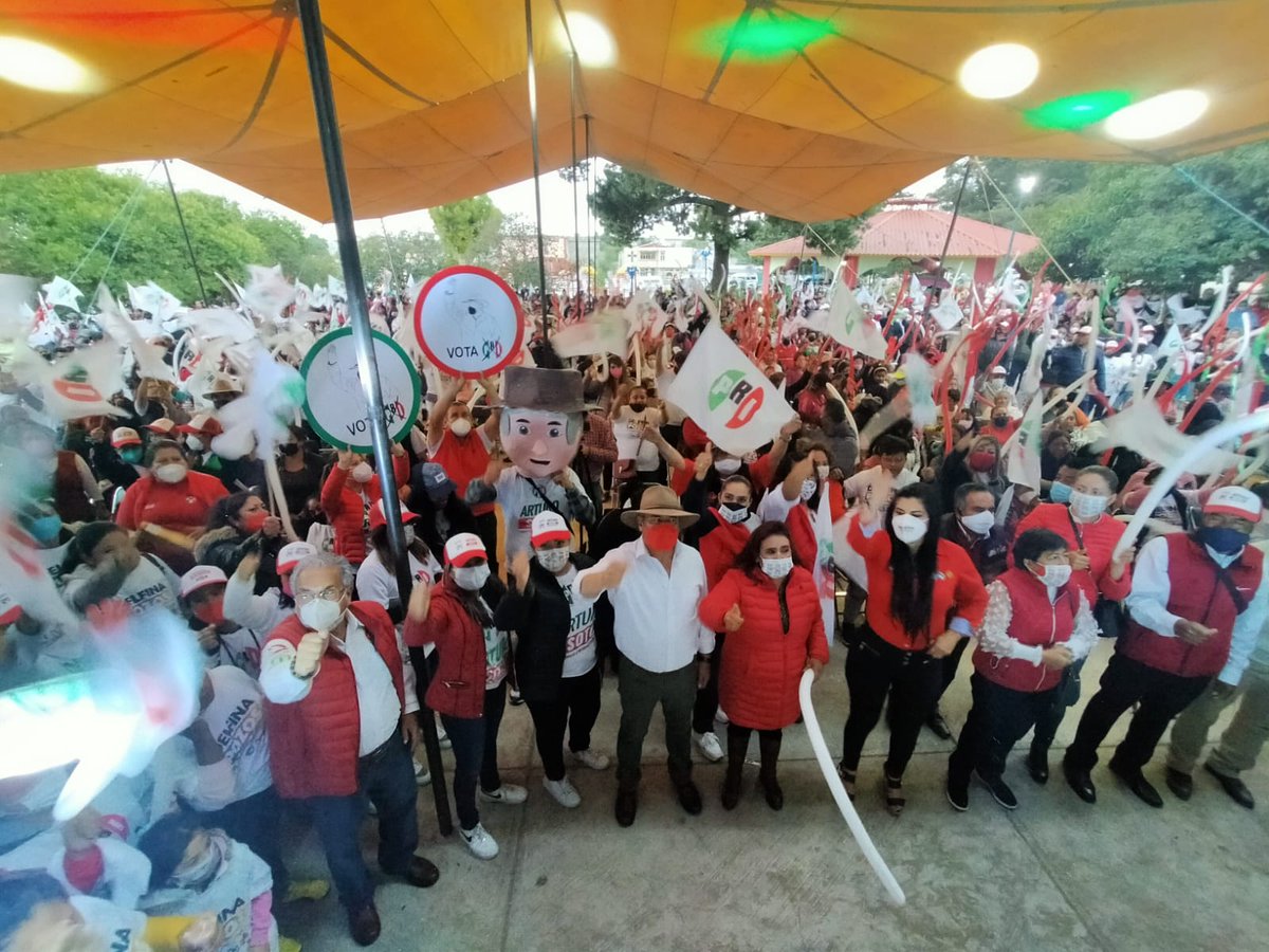 AnelPilotzi's tweet photo. Al CERRAR CAMPAÑA en Máximo Serdán junta auxiliar de Lara Grajales nuestro candidato @arturo_sotom afirma: Mi campaña ha sido limpia, sencilla y honesta; escuché a todos los ciudadanos y de ahí nacen mis compromisos de gobierno, por eso te pido tu voto este #6DeJunio #TodoPRI https://t.co/FkZfCMFqwk