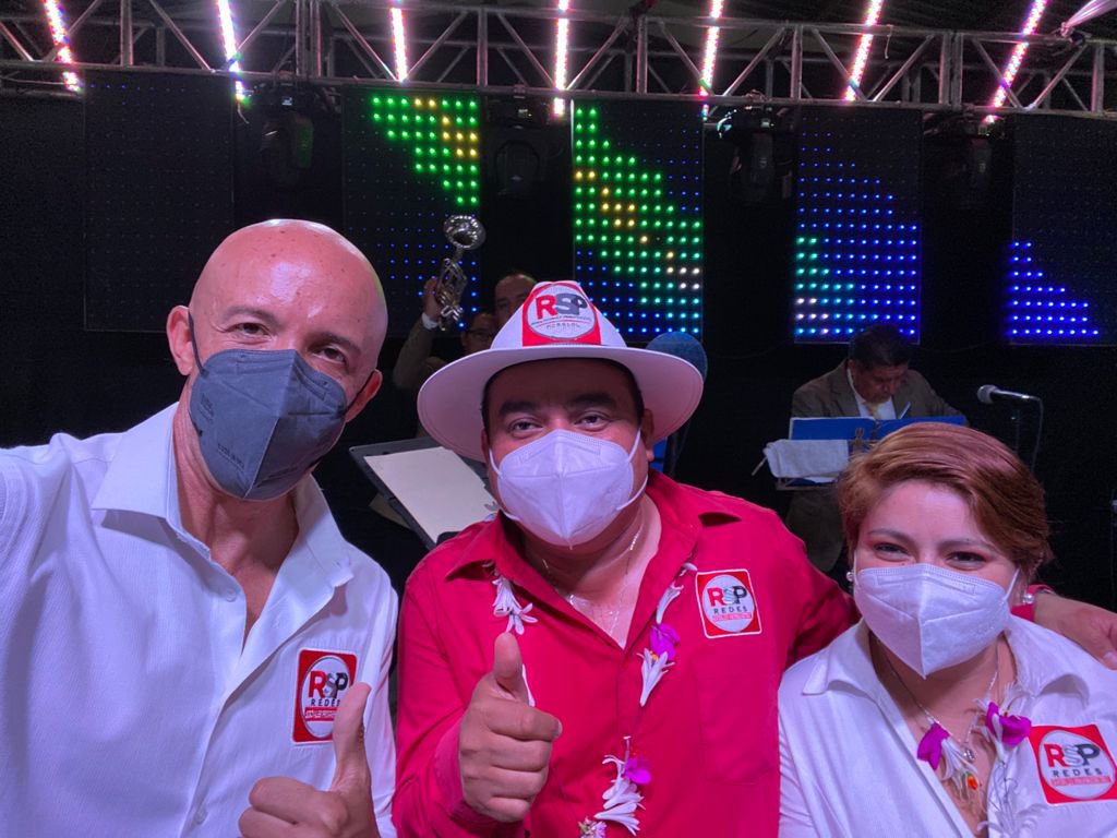CarlosFeria75's tweet photo. Desde #Tepoztlán culminamos jornada junto a Eder Desaida Flores, candidato a alcalde; reflexionemos el voto del domingo. 
#RSP cuenta con un proyecto sólido, de estructura y progresismo. Este 6 de junio #VotaRSP #CarlosFeria 
Candidato a Diputado Federal V Distrito #Morelos https://t.co/MuPzo9Uk7o