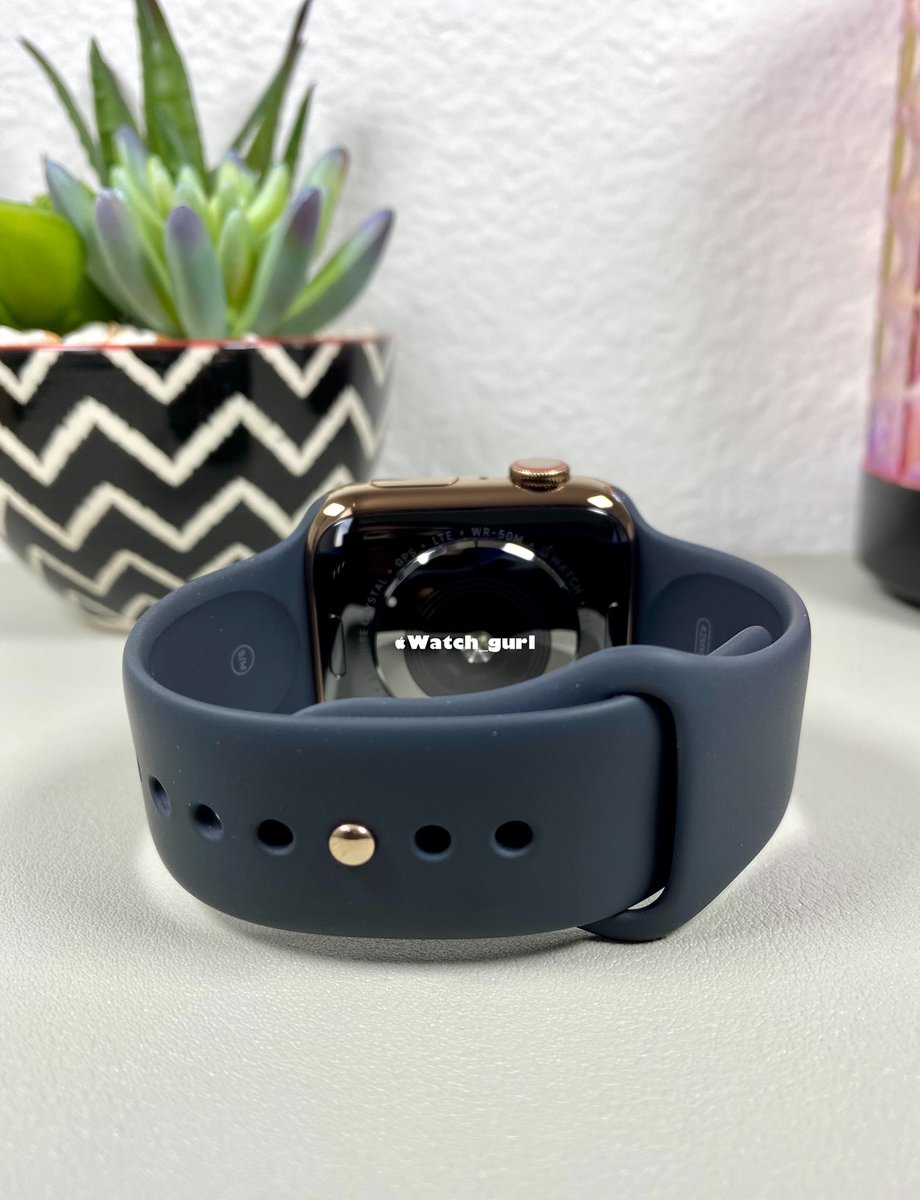watch_gurl's tweet photo. Black Sport Band with Gold Pin Prototype and Gold Stainless Steel Apple Watch series 5 44mm #apple #applewatch https://t.co/u54zKZ7mcX