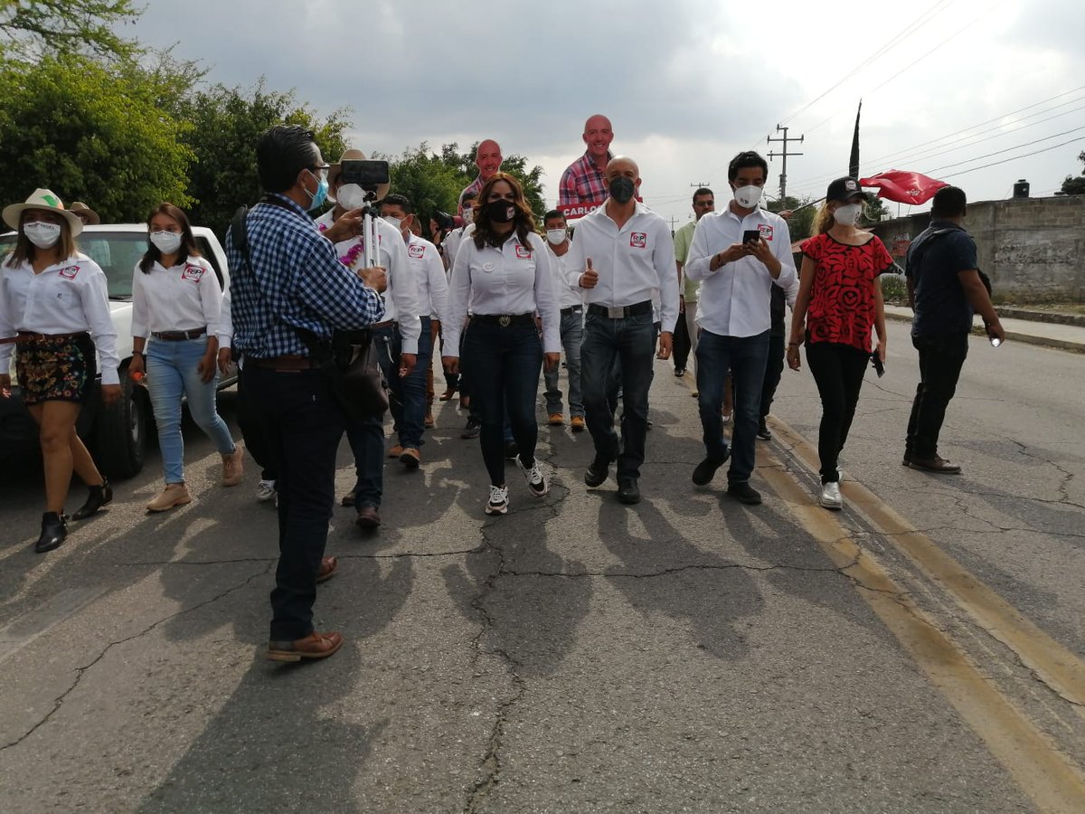 CarlosFeria75's tweet photo. Un gusto tener a René Fujiwara @renefujimx en #Morelos acompañando a los candidatos de @RSPorgMX @rspmorelos en los animados y nutridos cierres de campaña, que refrendan el cariño y apoyo que la gente tiene por la propuesta progresista que llegó para quedarse y #SanaraMorelos https://t.co/l0IackiKjx