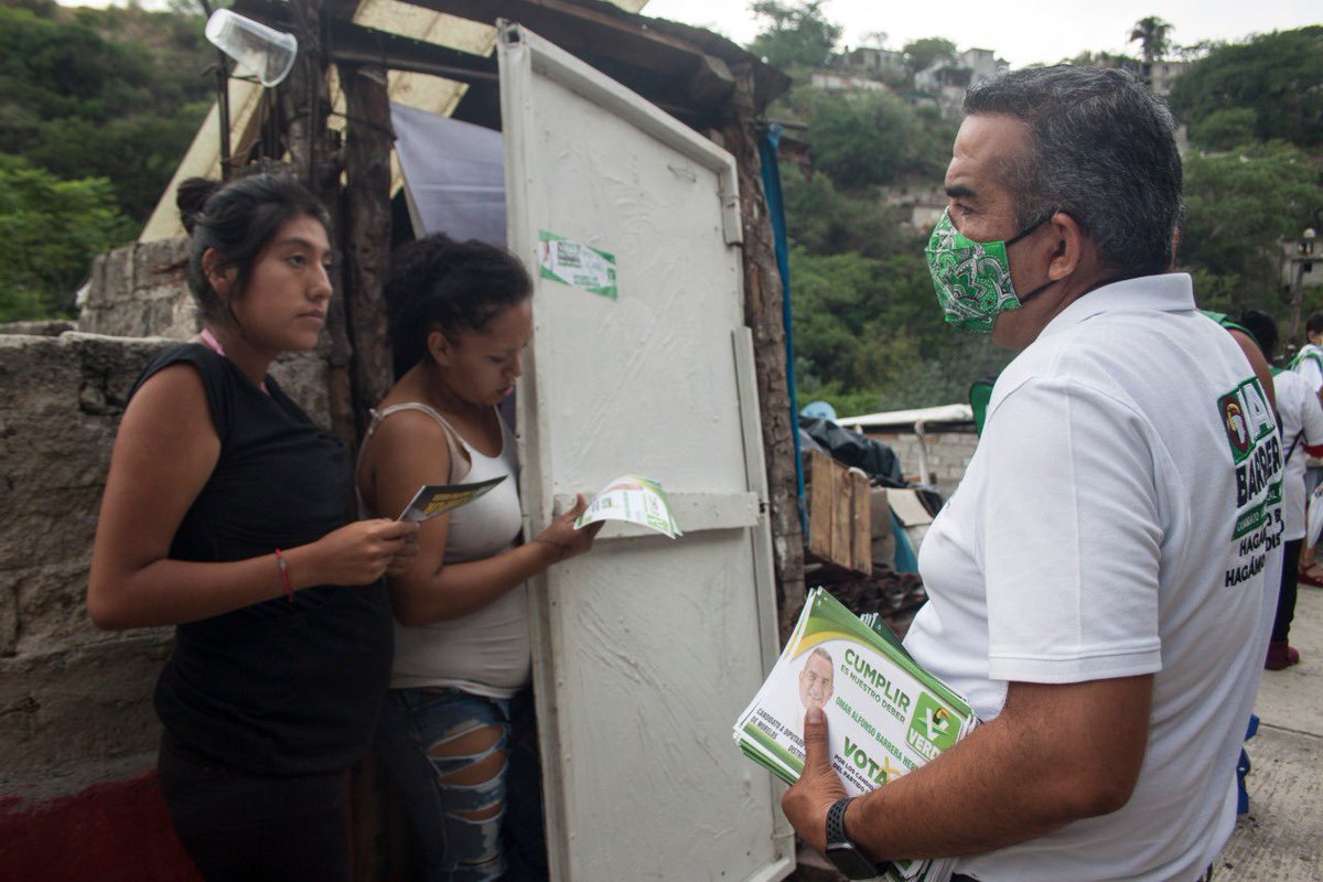 omarbarrera's tweet photo. Qué gusto hacer nuestro último recorrido con los amigos de Alta Vista ¡Gracias por todo el apoyo! 💚

Estoy seguro de que el domingo votaremos bien y votaremos distinto. Es muy importante su participación. 

#Distrito2Local✅ https://t.co/9BFDA2P1lc