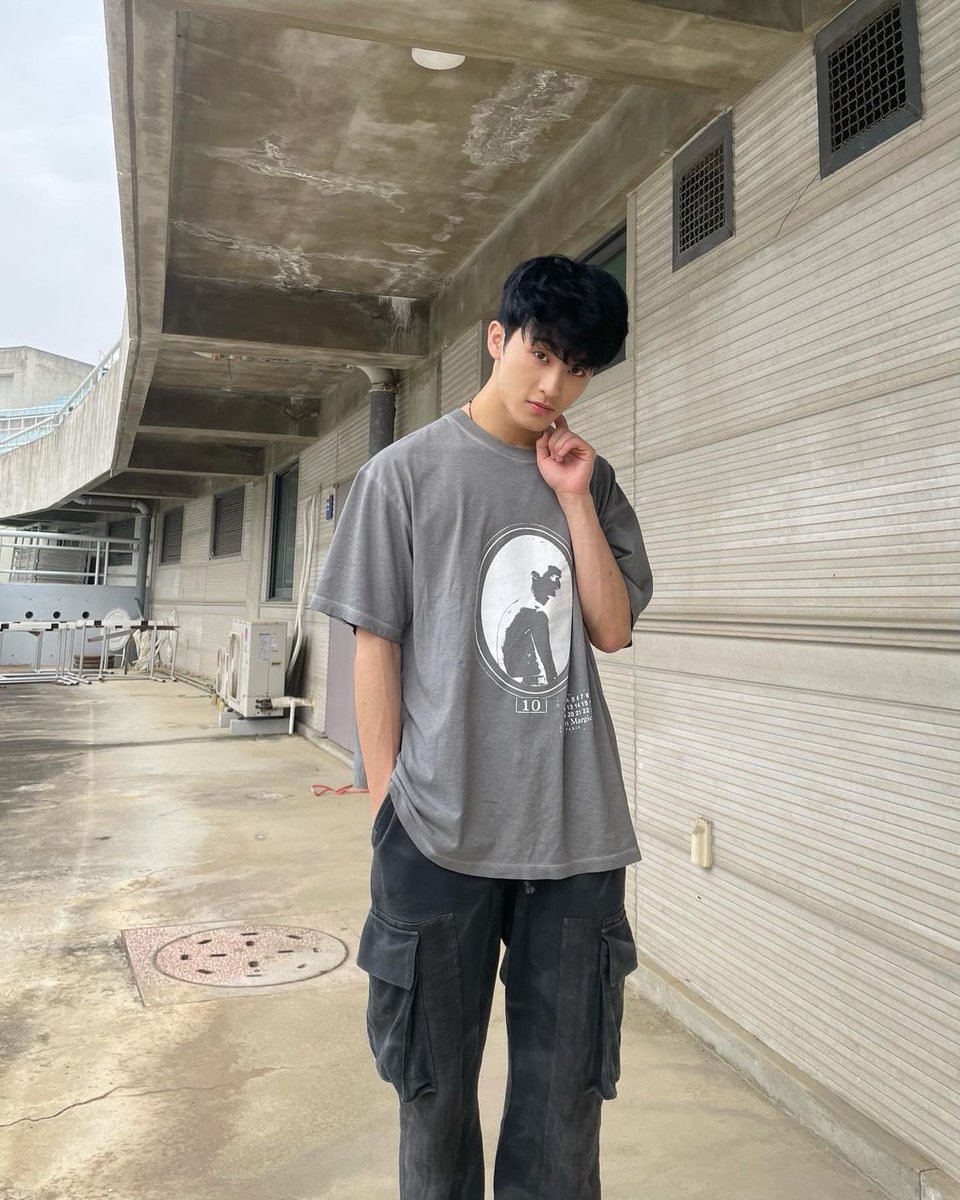 SM_NCT_BACKUP's tweet photo. [OFFICIAL] 210603 #MARK’s Instagram update (1)

“☝️morning angles 👉”

#NCT #NCT127 #NCTDREAM
https://t.co/uWNwHOU9Tt https://t.co/fUMwO43prW