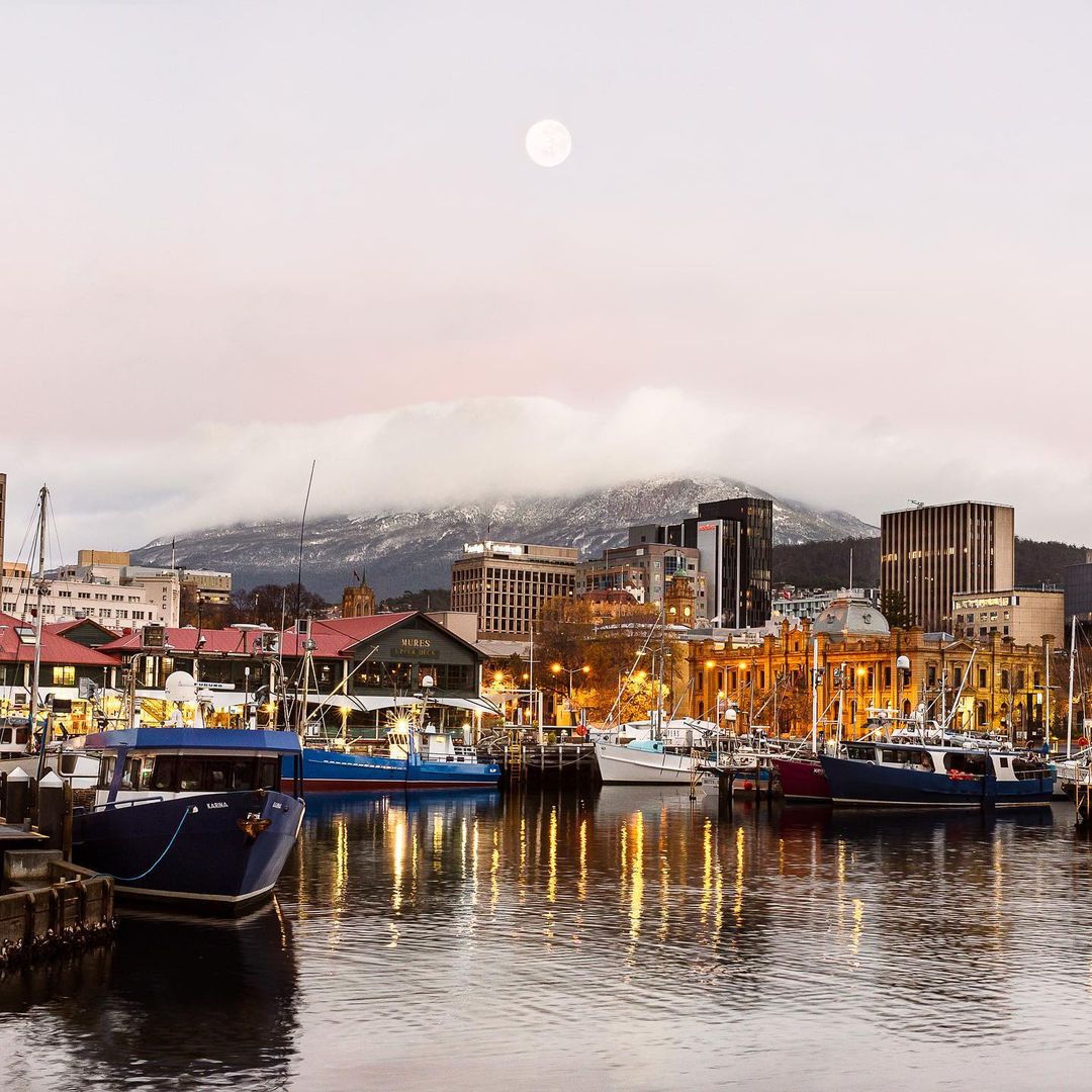What a way to welcome winter, <a href="/HobartandBeyond/">Hobart & Beyond</a>! ❄️

Home to the muwinina and palawa peoples, IG/oliviaclaire._ got this amazing shot of <a href="/tasmania/">Discover Tasmania</a>'s capital city set against the backdrop of misty mountains 🌄 

#seeaustralia #TassieOffSeason #hobartandbeyond #holidayherethisyear