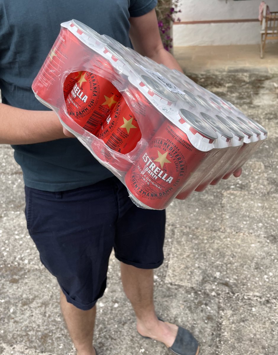 celiathurs's tweet photo. @EstrellaDammUK @EstrellaDammEs Love what you guys are doing for sustainability but hate seeing your cans wrapped in plastic #estrella #estrelladamm #sustainablebeer #sustainability https://t.co/OlvrOKVqz0
