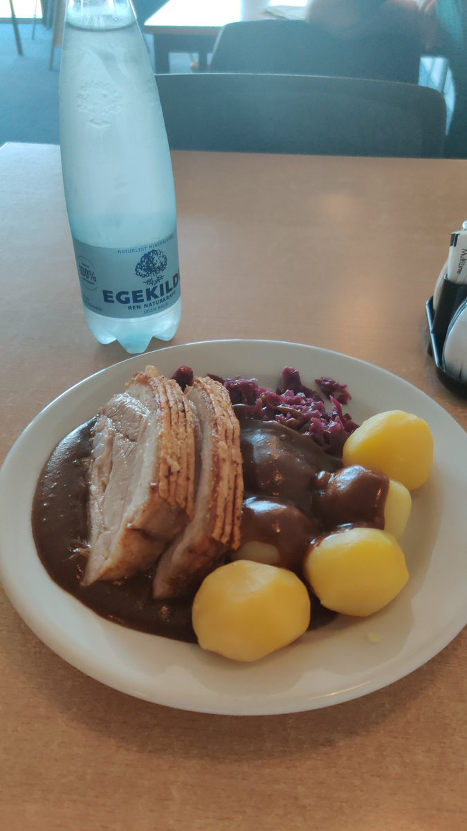 dagensmiddagdk's tweet photo. #kaffebaren serverede i dag ribbensteg til 60 kroner.
Super godt mad.
#dagensmiddag https://t.co/Cw6XPEq077