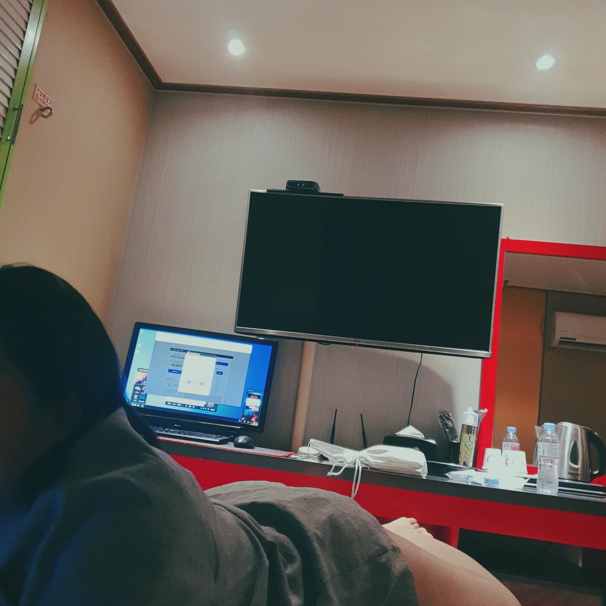 fffffreeeeeee's tweet photo. 불광동 모텔 입성!
오늘은 어떤분들을 만날지 궁금하네요 ㅎㅎ
#부부 #커플만남 #불광동모텔 #초대 #스와핑 https://t.co/ngMZy1jooP