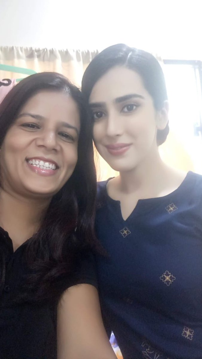 sunsha28's tweet photo. Hey Gorgeous gal pal, @SaloNae

Congratulations on your birthday! 🎂💐

Hope all your wishes come true on your special day with endless celebration's &amp; possibilities to out shine. 😘🤗 https://t.co/EfNtEjJtw0