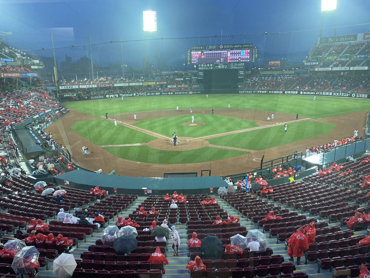 雨足は止んでいません