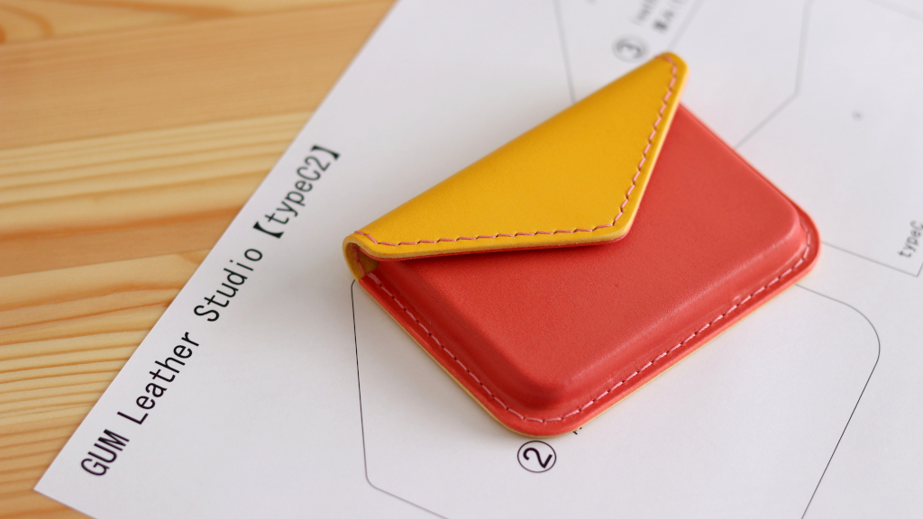 LeatherGum's tweet photo. 革で革を絞る。
近日動画公開予定。
typeC2

#レザークラフト #型紙 #ハンドメイド #絞り #カードケース https://t.co/fCMs6At9Tx