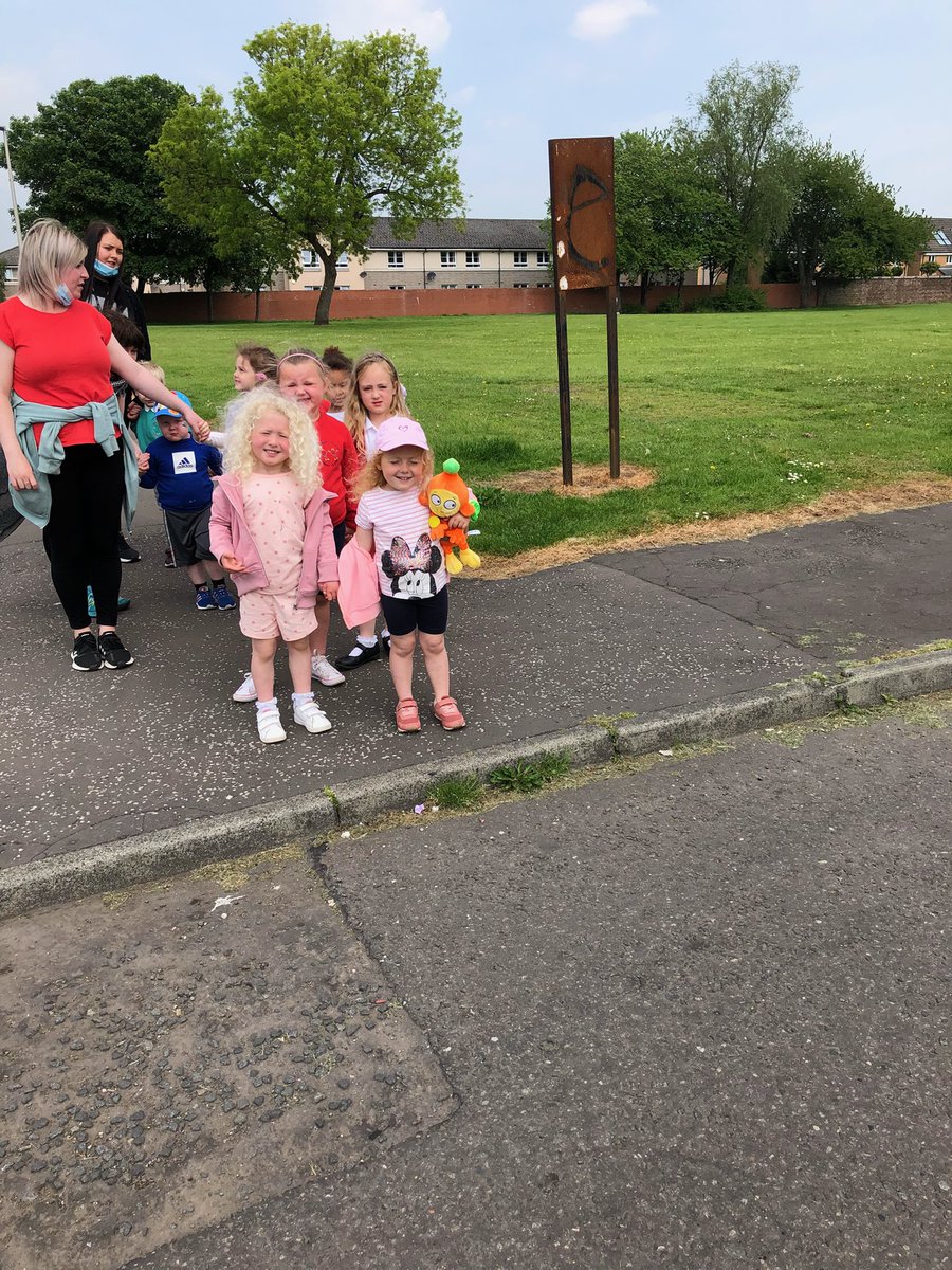 EY_Craig's tweet photo. Ziggy helping @LvpsN learn road safety. Say hi to Ziggy if you see us out and about #LarbertCommunity #KeepingSafeOutside https://t.co/kakAurEsUr