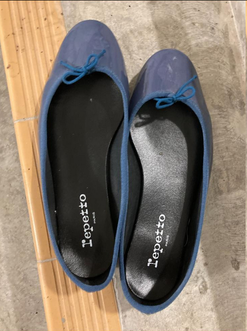 收山前分享 17  很久沒有出圖~來吧! 再來REPETTO 超爽、超舒服，雖然不夠黑色那雙好看。 不過仍然值得一射。 還要能拿起鞋墊...就嘗試一次射鞋墊底. 超爽呀..有人懂嗎?  #扫楼 #恋足<a href="/tag/%E5%8E%9F%E5%91%B3"class="tags"><span>#原味</span></a><a href="/tag/%E6%81%8B%E8%B6%B3"class="tags"><span>#恋足</span></a><a href="/tag/%E6%88%80%E8%B6%B3"class="tags"><span>#戀足</span></a><a href="/tag/cumshoes"class="tags"><span>#cumshoes</span></a><a href="/tag/%E6%89%AB%E6%A5%BC"class="tags"><span>#扫楼</span></a><a href="/tag/%E6%89%93%E8%83%B6"class="tags"><span>#打胶</span></a><a href="/tag/%E5%B0%84%E9%9E%8B"class="tags"><span>#射鞋</span></a><a href="/tag/%E5%B0%84%E5%B9%B3%E5%BA%95%E9%9E%8B"class="tags"><span>#射平底鞋</span></a><a href="/tag/cumflats"class="tags"><span>#cumflats</span></a>