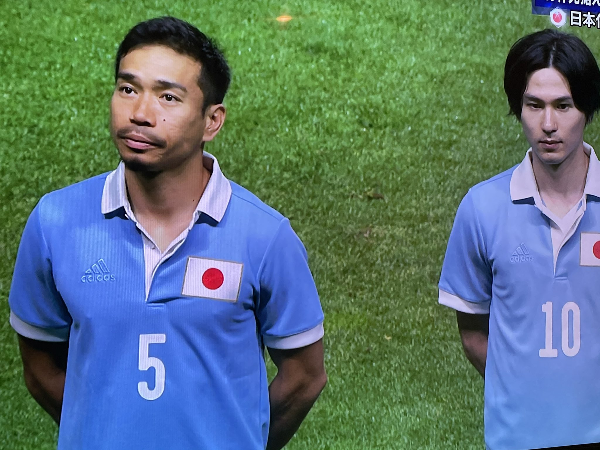 Twitter 上的 食神 サッカー日本代表のa代表のユニフォームなんでこんなださいの 昭和の時代みたいな 国旗超でかいし 今回のマッチ専用 T Co B4jtldywew Twitter