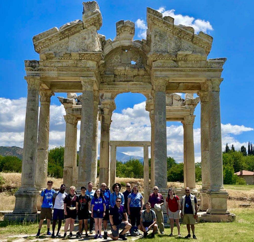Bethel University in Turkey ! 
Visiting Aphrodisias with TUTKU🏛️
#tutkueducationaltravel #TravelTutku #Travel #Archaeology #historical #tutkueducationaltours