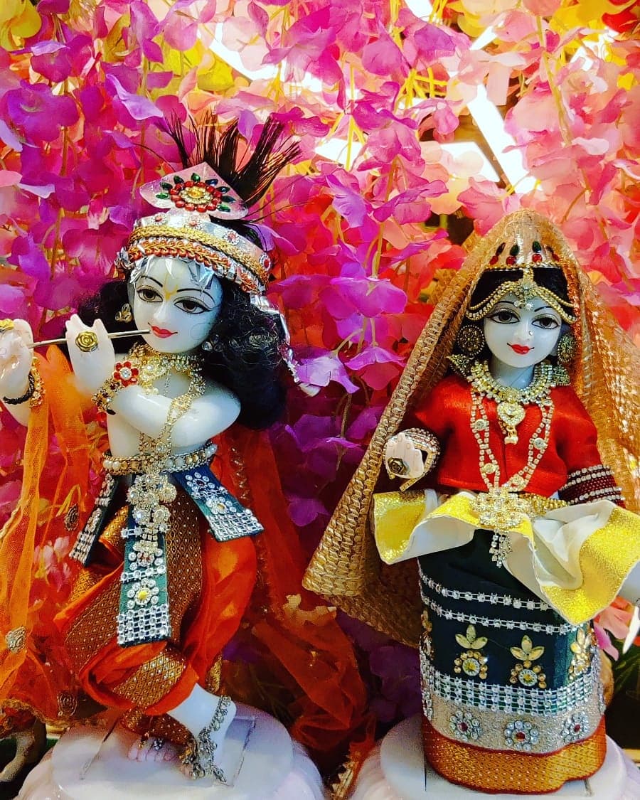 Cute Kanha Ji: Lord Krishna And Radha In Modern Dress