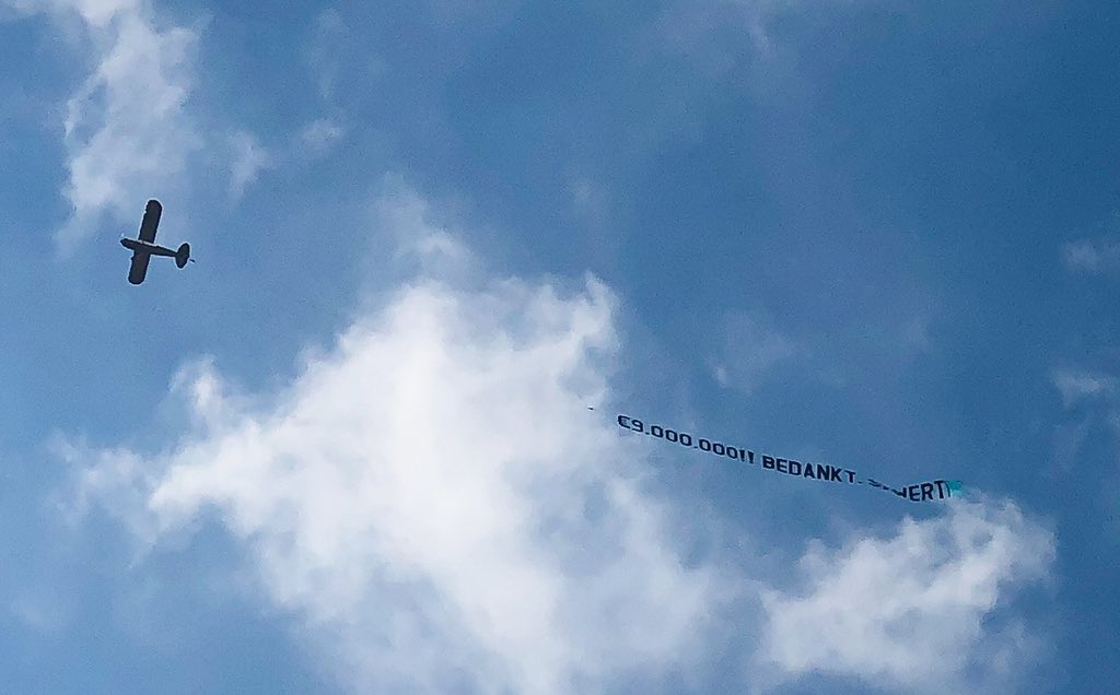 widtvoet's tweet photo. Ondertussen boven de Domstad...

"€ 9.000.000 !! Bedankt Sywert"

#sywertvanlienden #weldoener https://t.co/A4IGOq2S9z