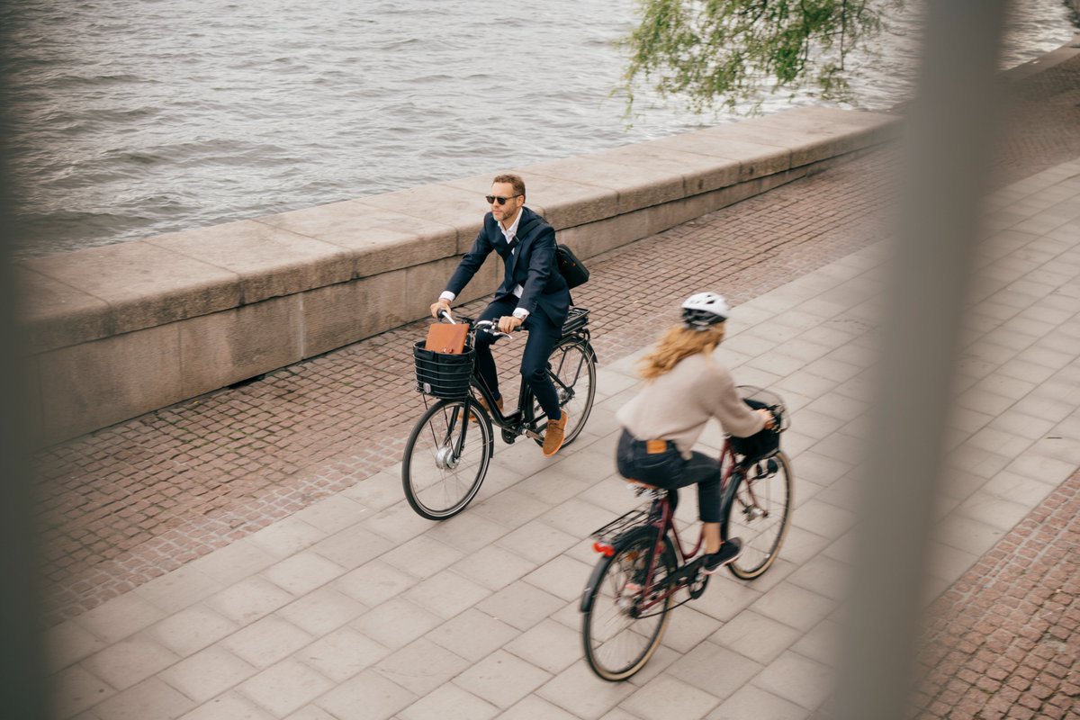 SCharles_SNCF's tweet photo. #JournéeMondialeDuVelo Avec les "Ateliers Vélo" #Transilien contribue au retour à l’emploi et répond aux attentes d’un public de plus en plus sensibilisé aux enjeux de la transition écologique et solidaire. #SNCFsEngage avec @SoliCycle @veloservices 

🖥️ https://t.co/7zvKmGwnLN https://t.co/ODiFmMknNN