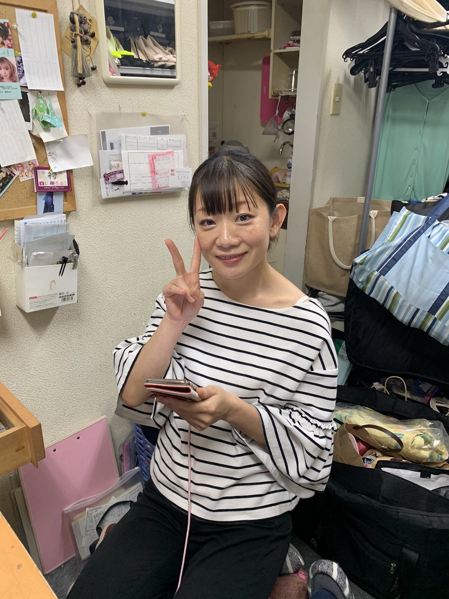 saorin82523680's tweet photo. サオリン、今日は時間外ですが、上得意さまへ、スマホ📱ケースのお届けにあがりましたですぅ❣️サオリンでもʕʘ‿ʘʔのビックリ価格⁉️なんと200円
雪姉さんご満足顔🥸頂きましたですぅ
#leafstyle https://t.co/Ukt6LbDftt