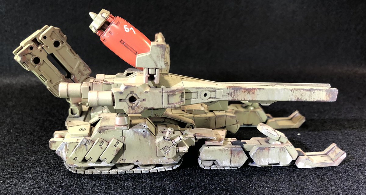 【オールドボーイ】
新たな敵勢力出現の報告を受け、今後の戦力不足を解決するためのプランの1つがOB計画である。
これは退役済みの機体を改修し、強引に戦力に復帰させるもので、画像は追加ジェネレータでビームキャノン化したオールドボーイ1号機である。

#30MM
#30MM第3勢力襲来
#30MM地球連合軍 