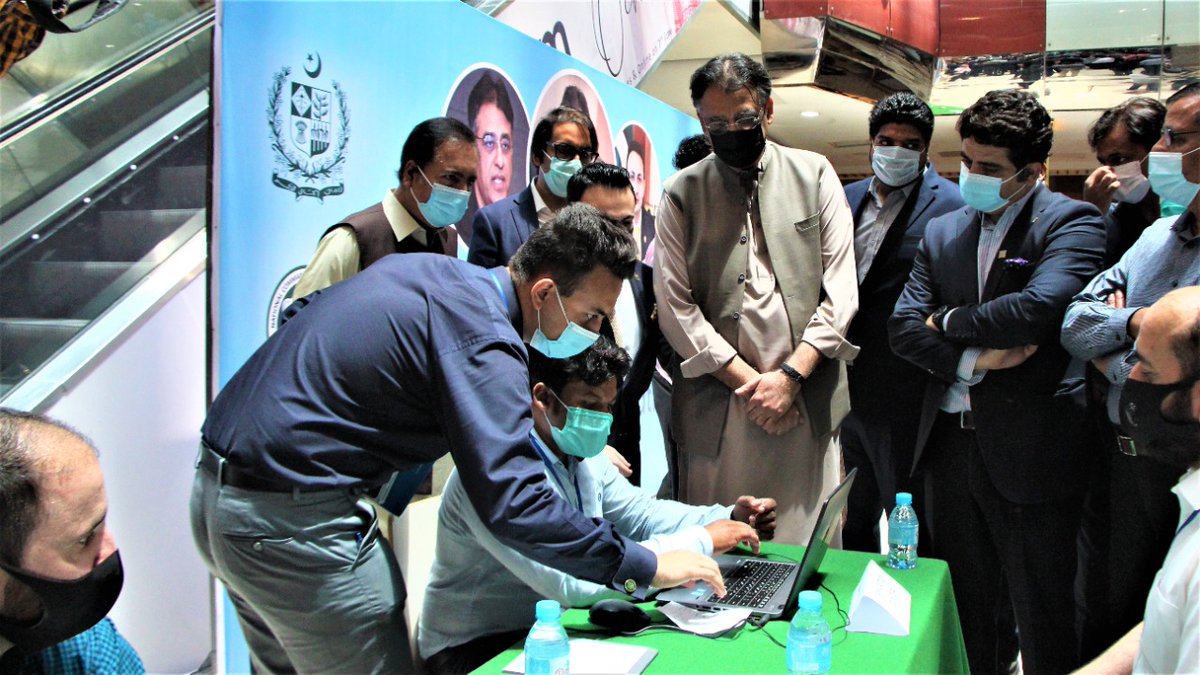 Asad_Umar's tweet photo. Inaugurated the 1st vaccination facility set up by Islamabad chamber of commerce at centaurus. 2 options, One inside the mall, the other outside in front of parking lot. Well done Islamabad chamber. Inshallah other chambers in Pakistan will also set up facilities for vaccination https://t.co/PcVp92mJ0P