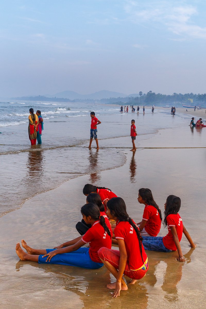 Murudeshwara Beach

#photooftheday #capturedOnCanon
#earthpix #indianphotography #lonelyplanetindia #incredibleindia #travel
#indiatravelgram #uttarakannada #murudeshwara #beach