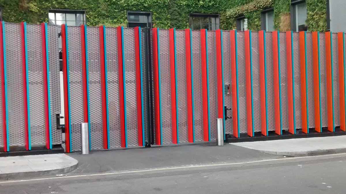 #ThrowbackThursday to the bespoke #Hinged #Gates we #manufactured for a #music #studios including special design to meet the #architects requirements!
frontierpitts.com/products/gates/
#mtv #bespokegates