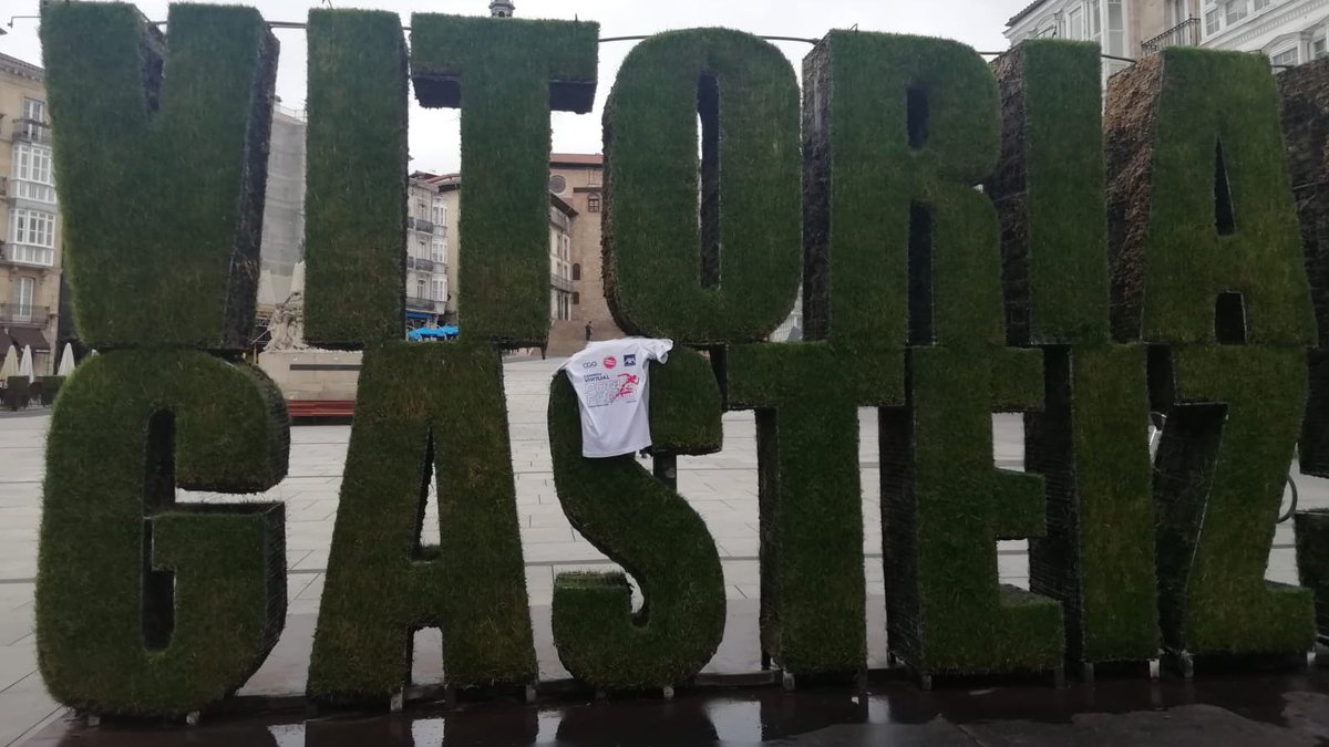 Presentamos la #CarreraVirtualPonleFreno 🛑 en Vitoria-Gasteiz.

Gracias a las autoridades vitorianas por el recibimiento, la predisposición y el trato 🤗

Y a <a href="/FundacionAXA/">Fundación AXA</a> y <a href="/grupo_cga/">Grupo CGA</a> por acompañarnos en este camino.