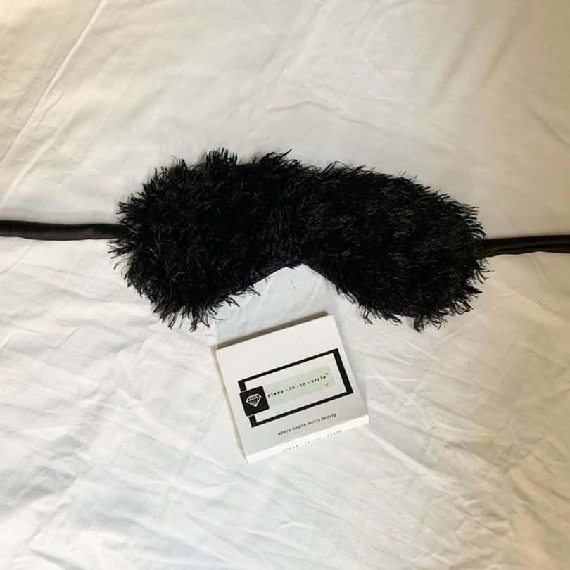 Chukulee_'s tweet photo. Having trouble falling asleep?
Invest in a #sleepininstyle silk sleep mask.
Price: 3000 naira
#sleep #insonmia #blindfold #MadeinNigeria #travel #bestgiftidea https://t.co/GgERhySqs2