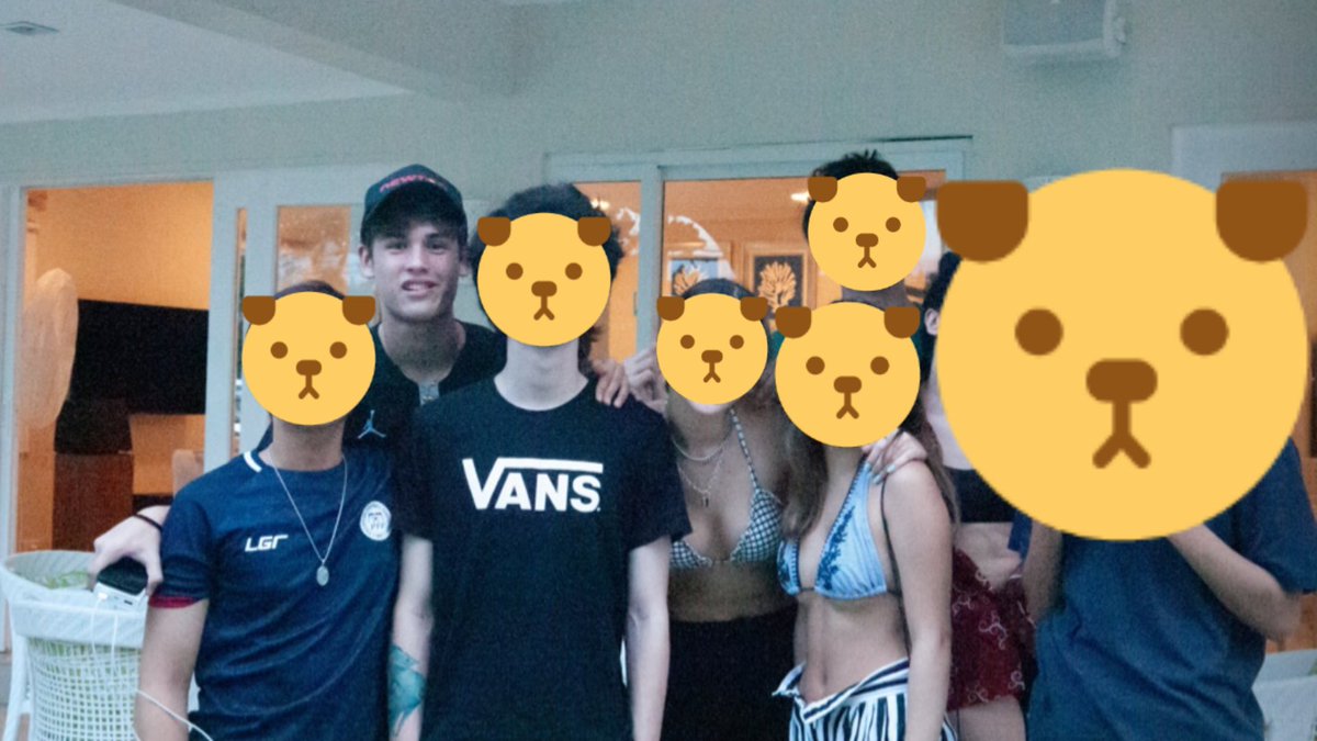 CandelaCruz19's tweet photo. It's nice to see that your friends before enter pbb are still your friends now kobie di ba @iamandiabaya I hope kobie still hang out with his friends coz if not baka maging tulad cia ng iba nilamon na ng sistema ng showbiz plastic na. https://t.co/NLfGoqIIMa