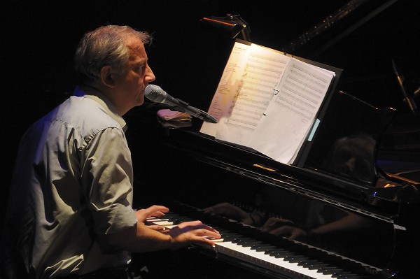 daMusic's tweet photo. Wat hebben #NaimaJoris, #DijfSanders en @WimMertensBE gemeen? Wel, ze spelen allemaal @gentjazz https://t.co/A0sIeCldqC https://t.co/ankotNBcDM
