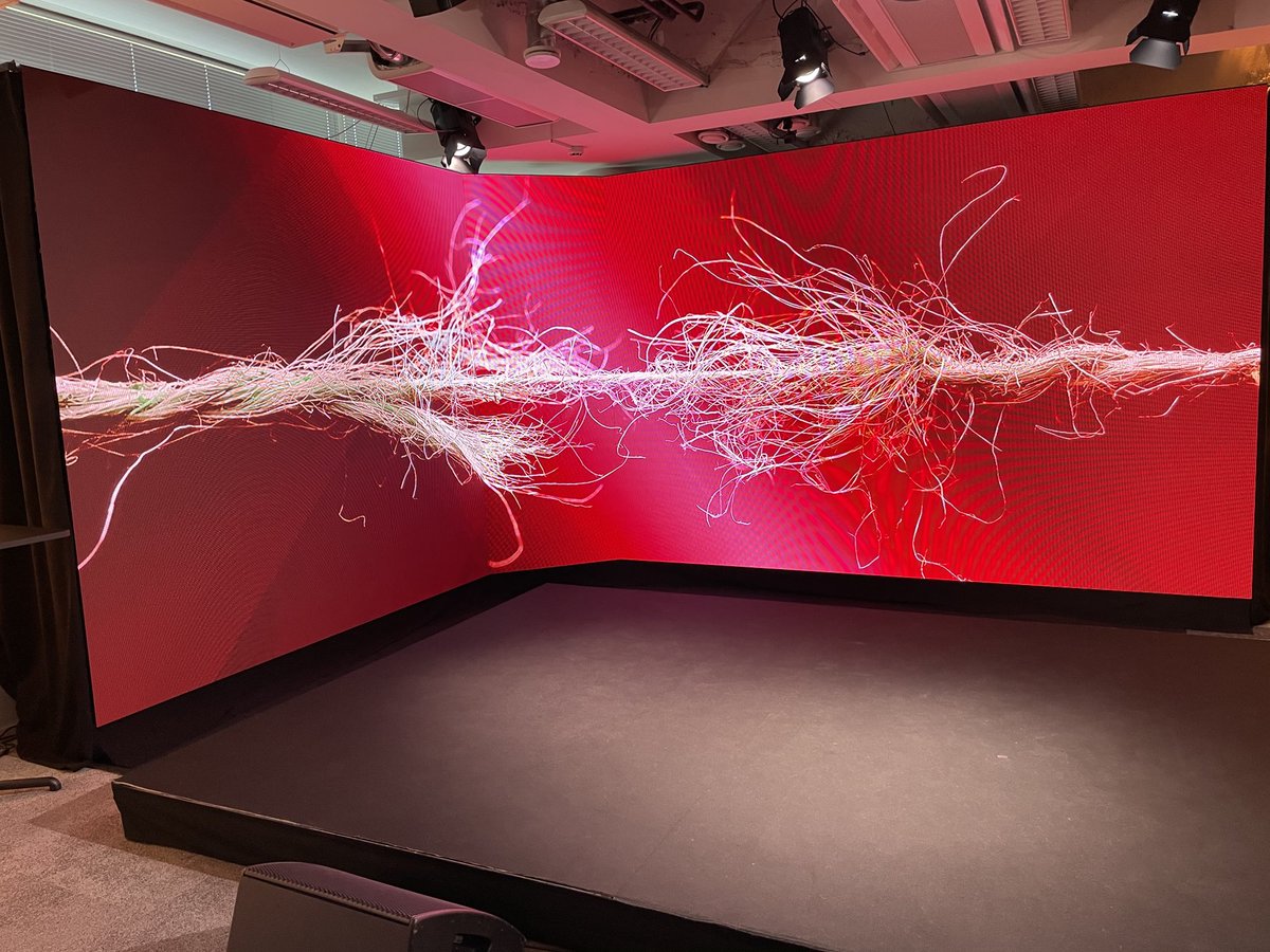 Nousemme 100 minuutin päästä Harri Gustafsbergin kanssa lavalle aikomuksenamme aloittaa sellainen johtajuusvalmennus-trilogia, että se kohottaa tämän katajaisen kansan vastuunkantajia. Maksuttomassa verkkolähetyksessä 2400 katsojaa. ⁦<a href="/TrainersHouse/">Trainers' House</a>⁩