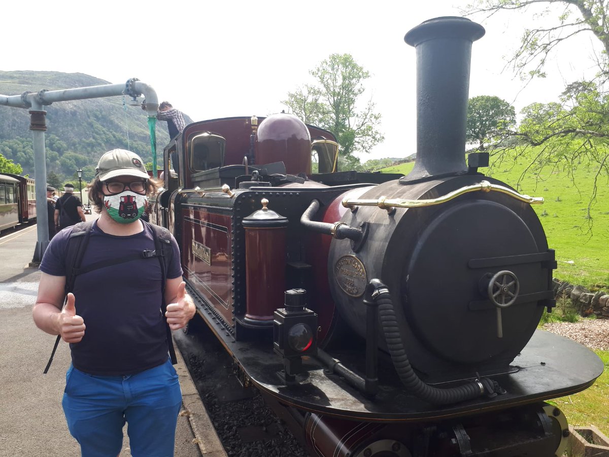 jammy_goals's tweet photo. Here I am at #Beddgelert on the @festrail. We travelled safely behind double Double Fairlies.

The facemask is from @Ontherails2 🏴󠁧󠁢󠁷󠁬󠁳󠁿 https://t.co/moqXQwtoXe