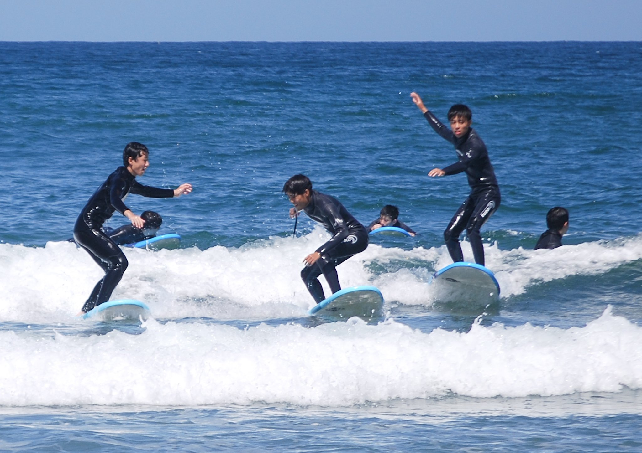 توییتر 鳥取県教育委員会 読書トリピー در توییتر 青谷高校 の特色ある授業の１つ サーフィン の授業が今年も始まったよ 授業は 山陰海岸ジオパーク の１つ 青谷海岸 で行われるんだ 授業でサーフィンをするのは 鳥取県 では青谷高校だけなんだッピ