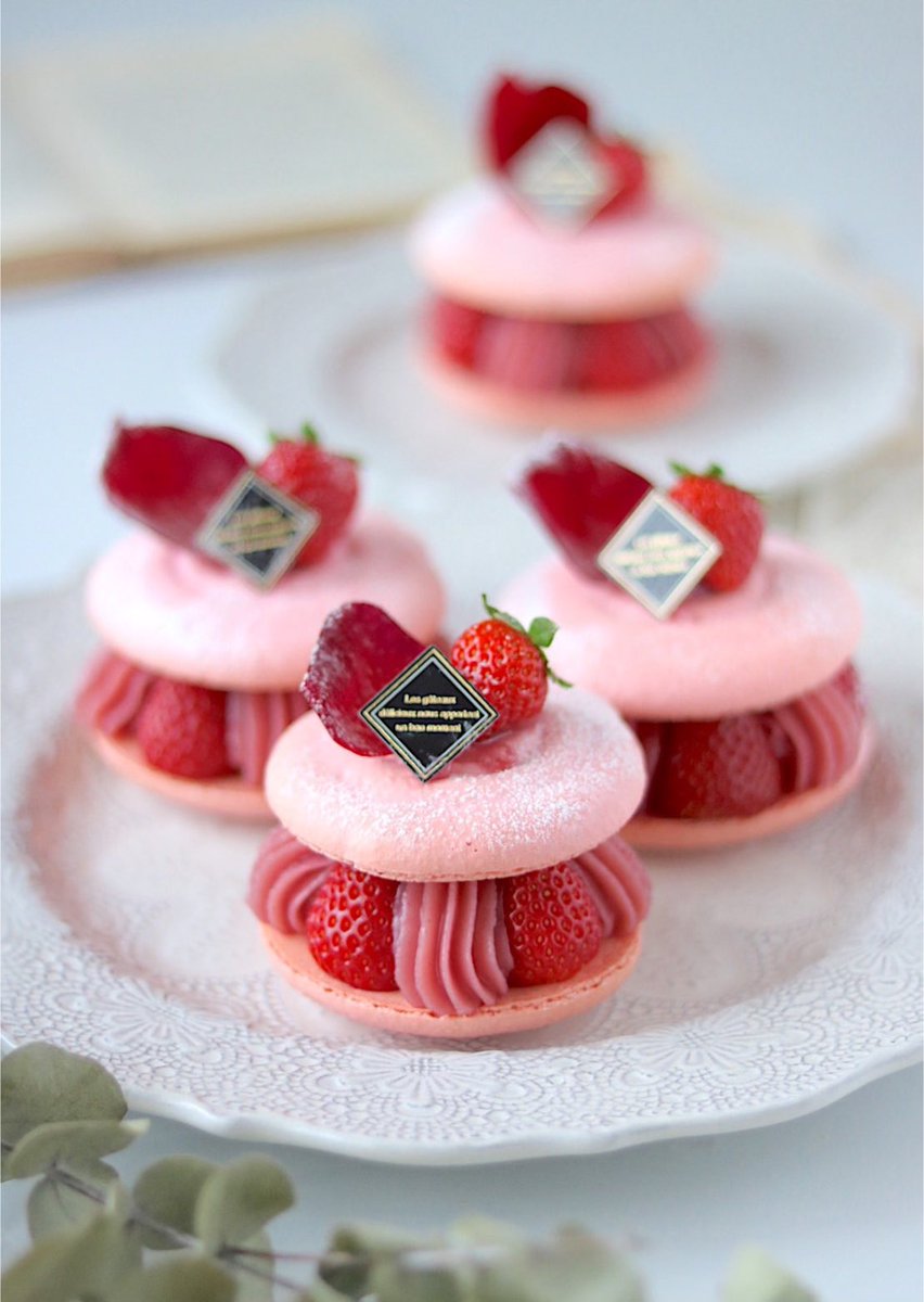 Shi Zu Pom マカロンケーキ 大きく作るとピエがピェっとしか出ない ラズベリーとローズシロップのクリームはえもじょわさんレシピ